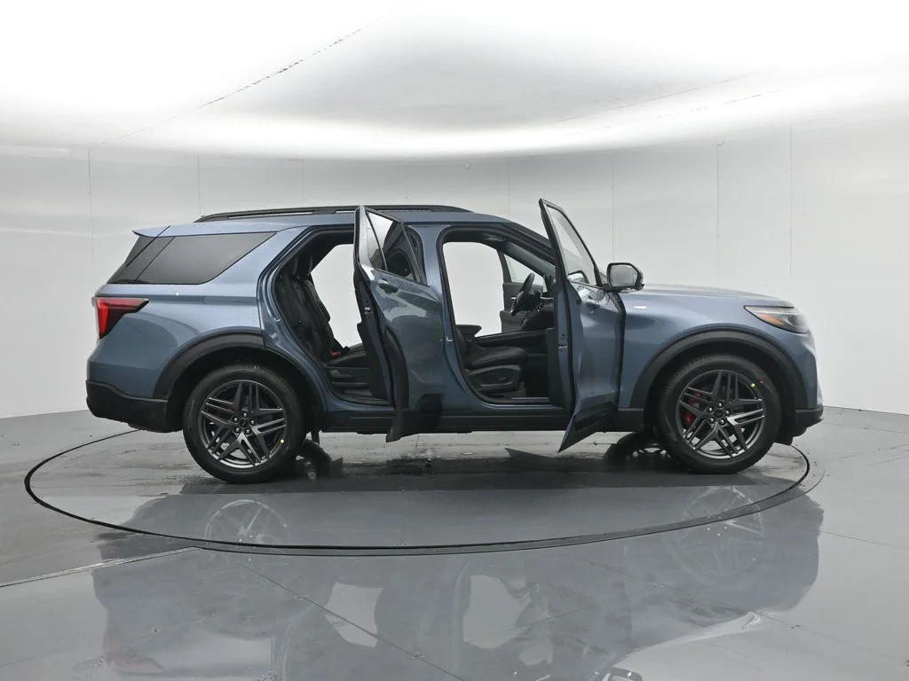 New 2026 Vapor Blue Metallic Ford ST-Line image 4