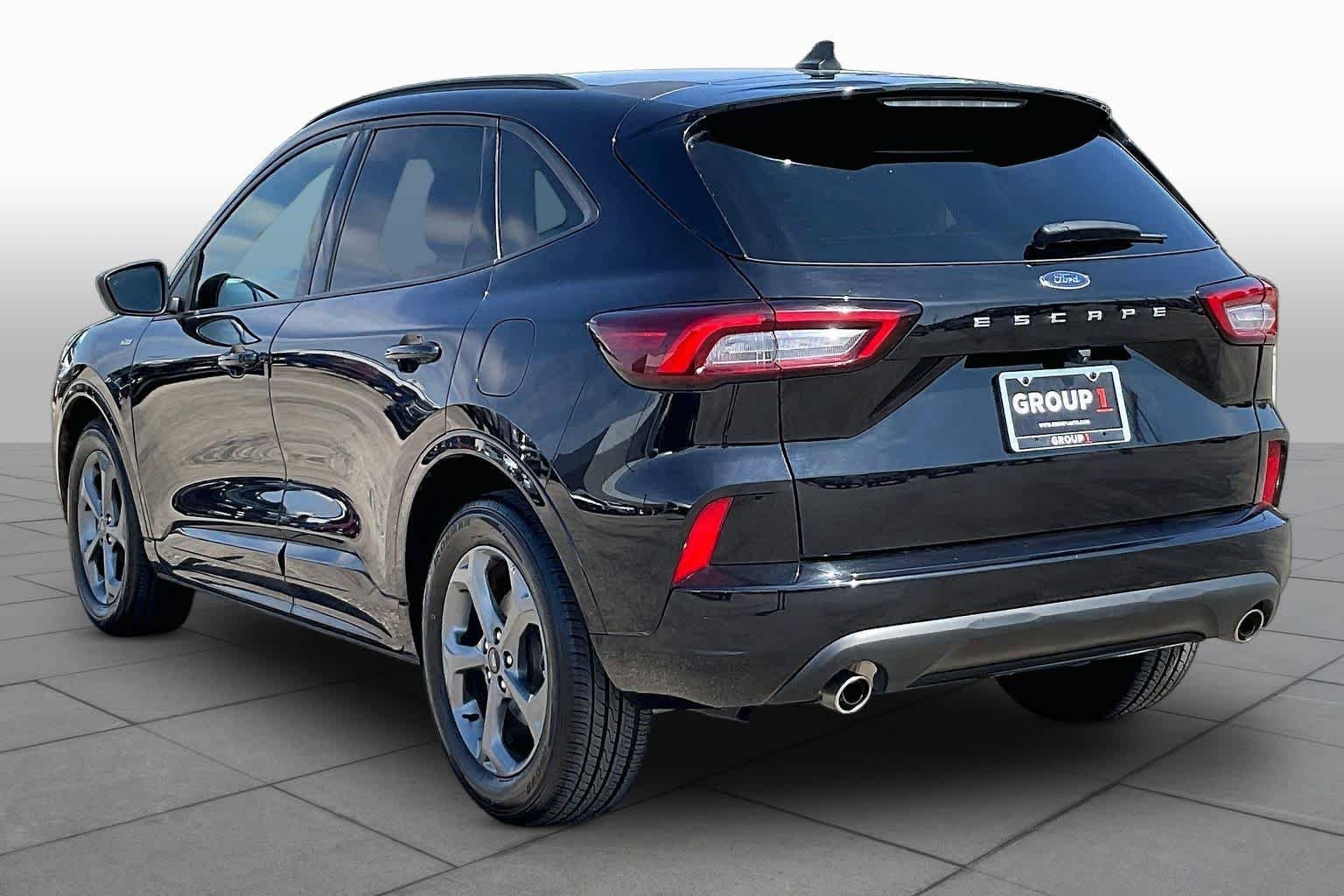 Used 2024 Agate Black Metallic Ford ST-Line image 11