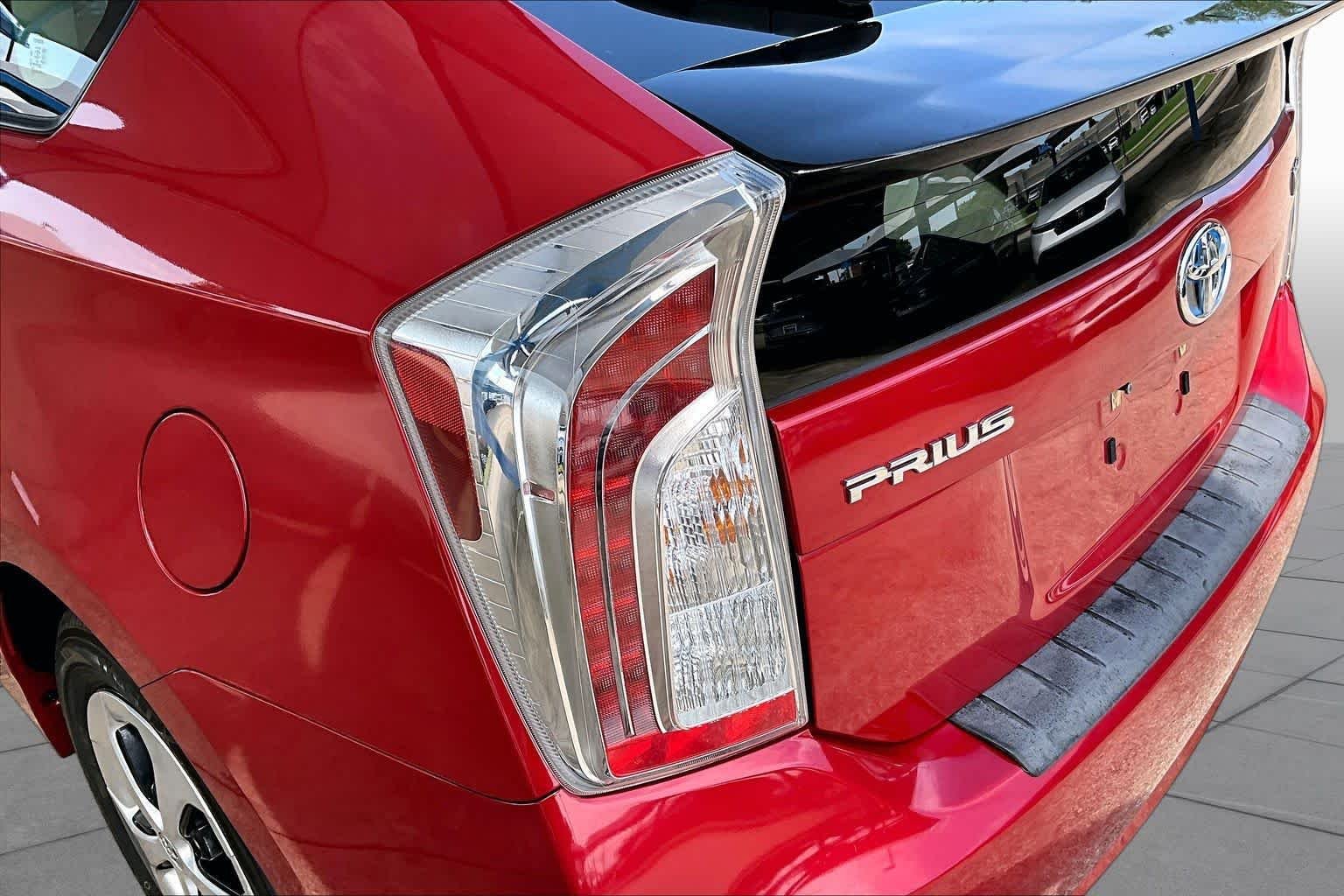 Used 2015 Barcelona Red Metallic Toyota Four image 29