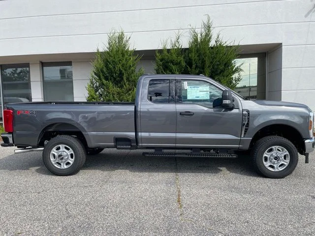 New 2026 CARBONIZED GRAY Ford XLT image 7