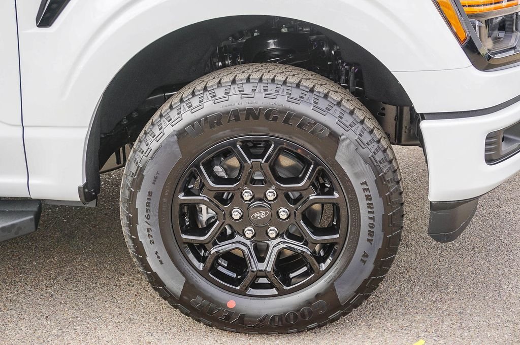 New 2026 Oxford White Ford XLT image 9