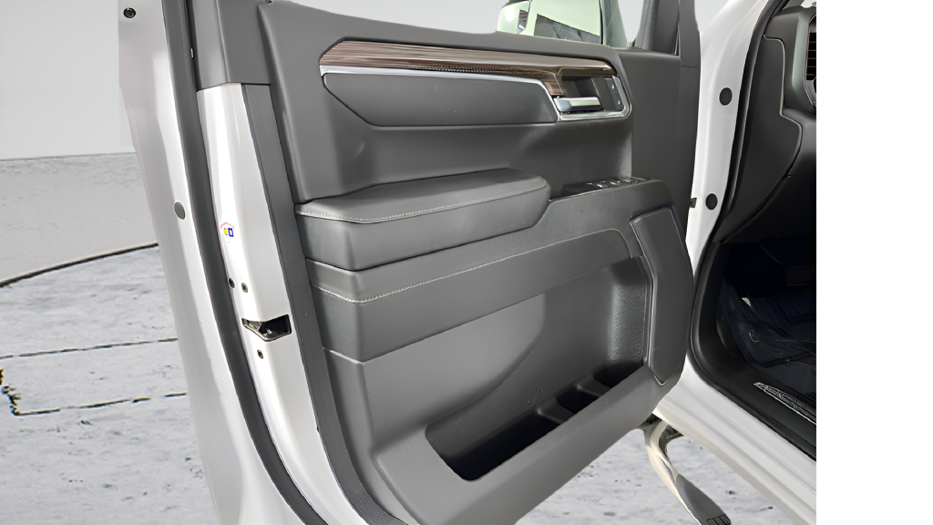 Used 2024 White Chevrolet LT image 9