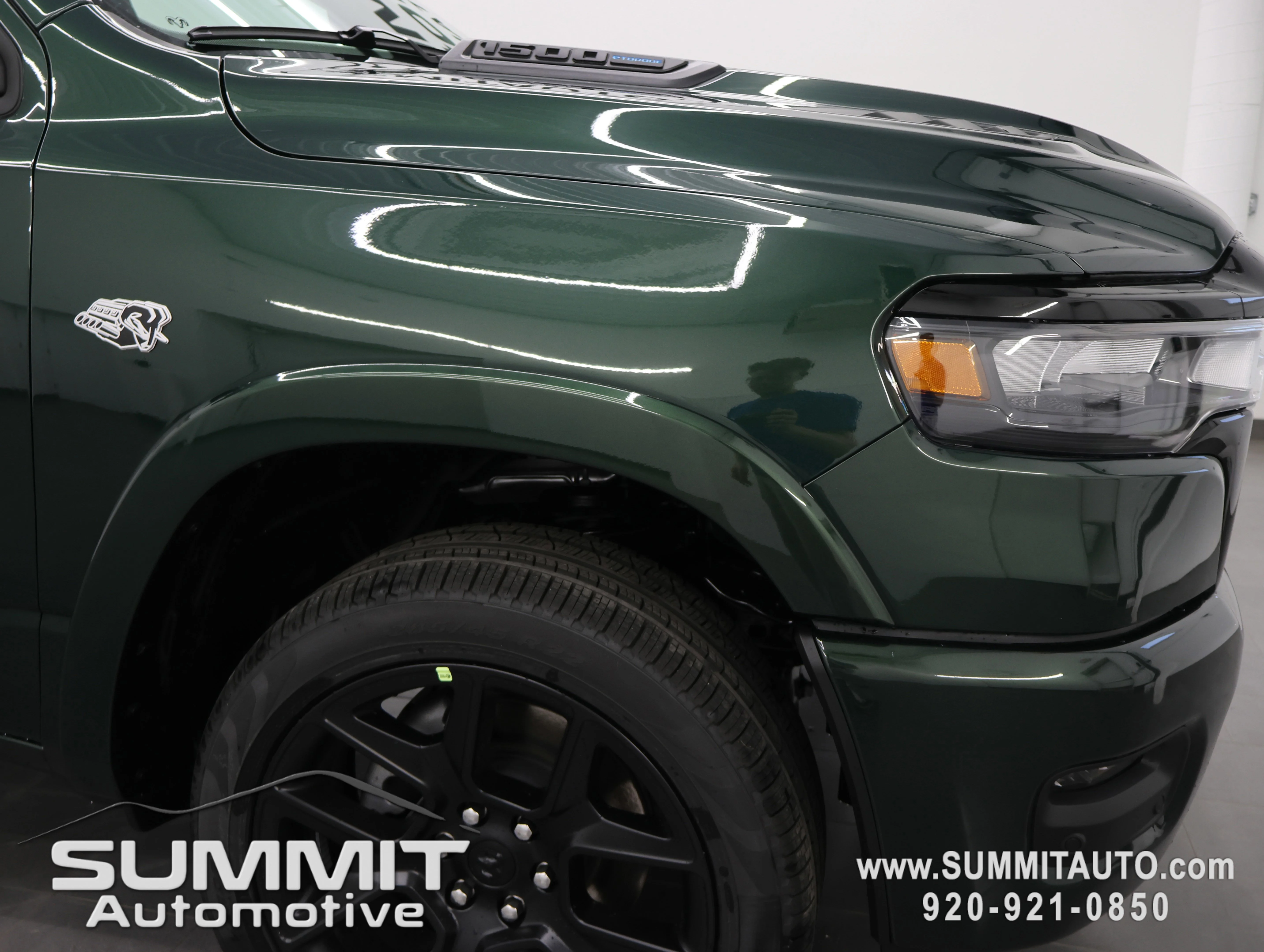 New 2026 Serrano-Green Metallic Exterior Paint RAM Laramie image 27