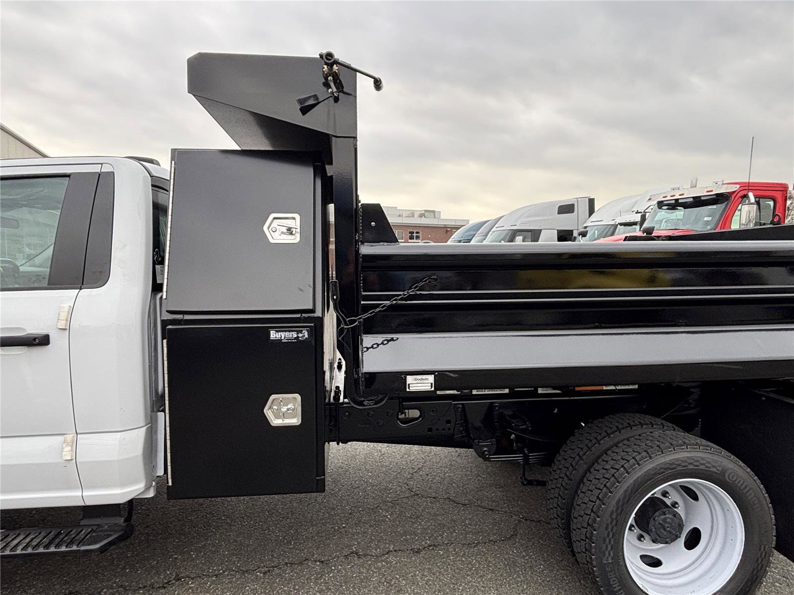 2025 Ford F-550 Super Duty Chassis Cab XL - Photo 9