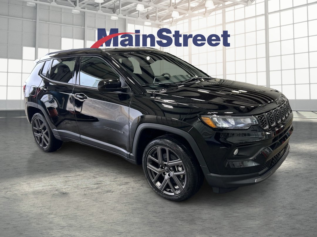 New 2026 Diamond Black Crystal Pearl-Coat Exterior Paint Jeep Latitude image 7