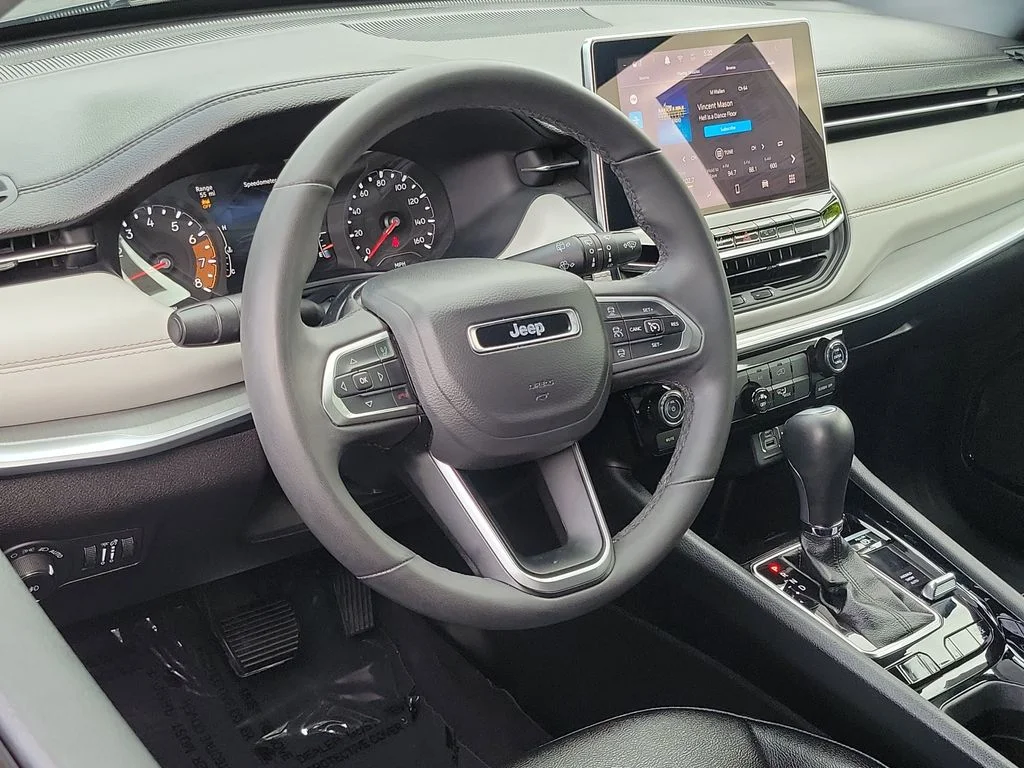 Used 2024 Gray Jeep Limited image 3