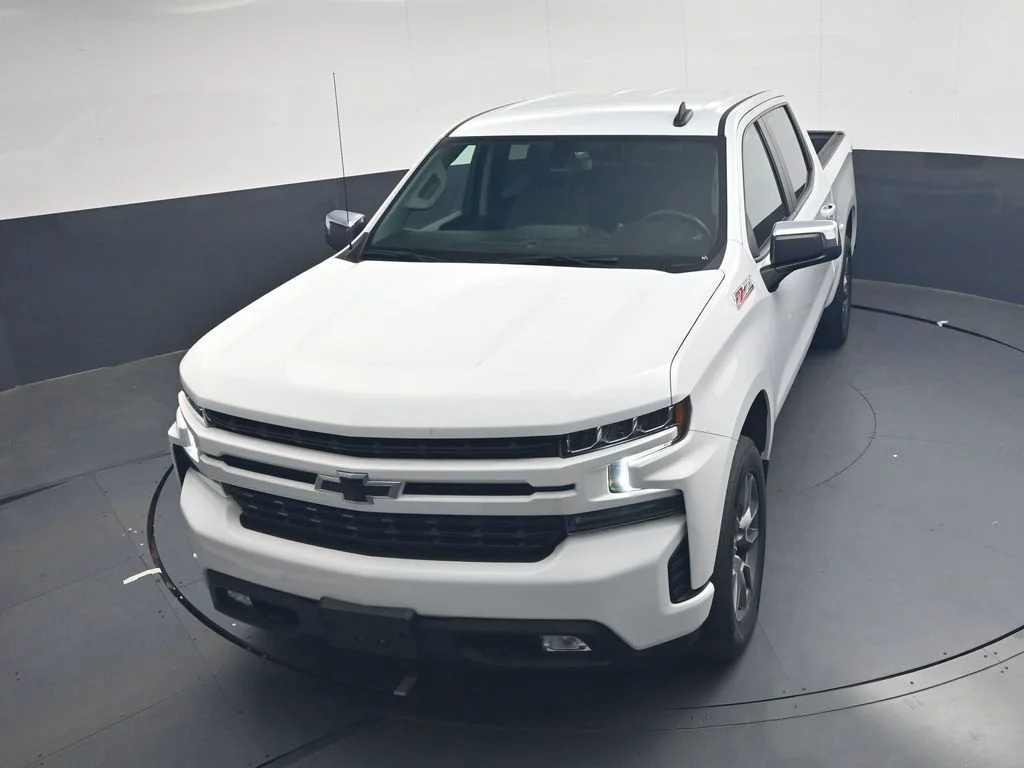 Used 2022 White Chevrolet RST image 40