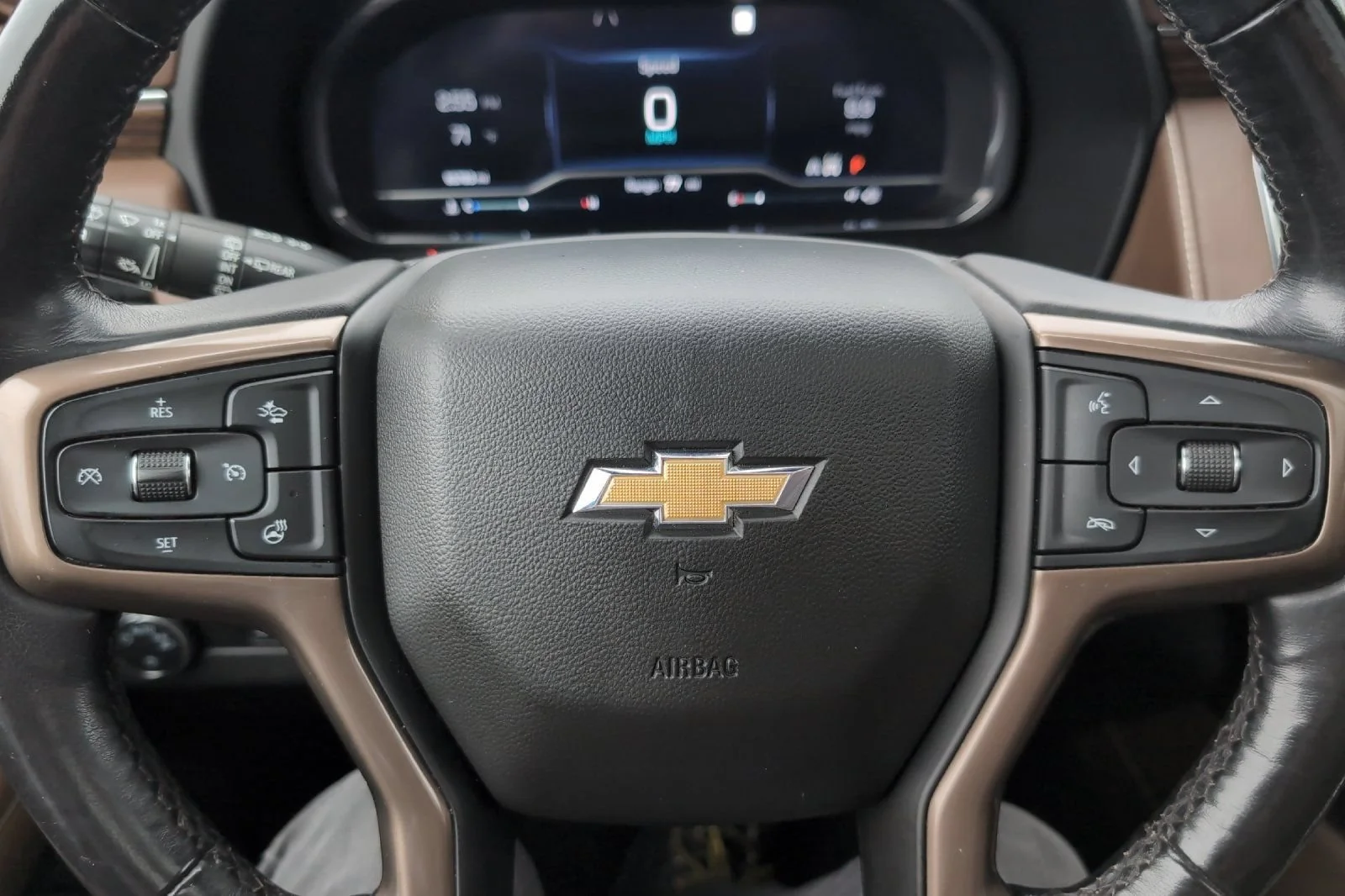 Used 2022 EVERGREEN GRAY METALLIC Chevrolet High Country image 26