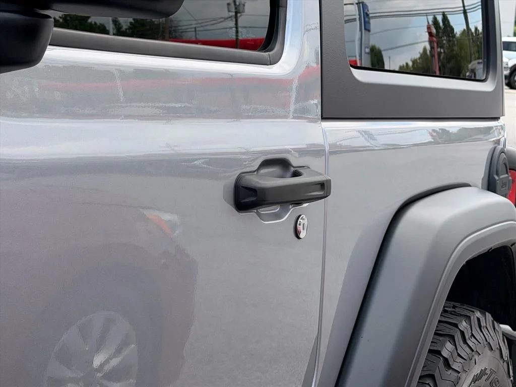 Used 2019 Silver Jeep Sport S image 9