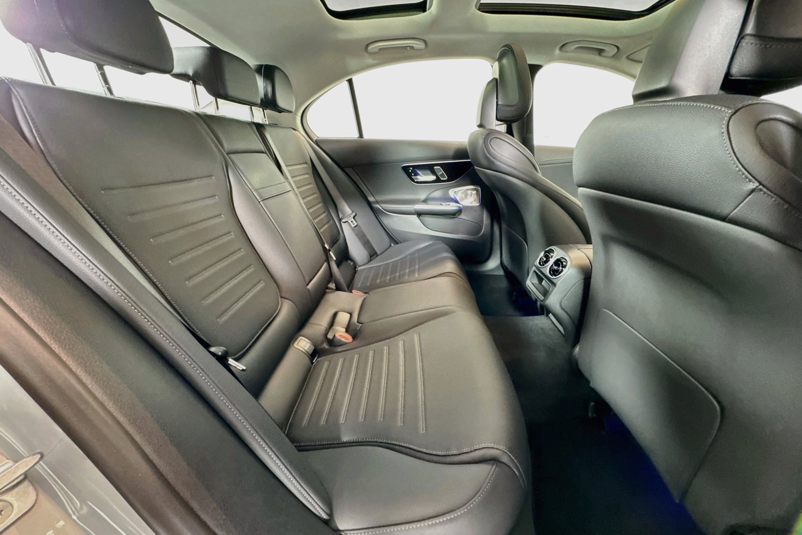 New 2026 Manufaktur Alpine Grey Mercedes-Benz C 300 image 25