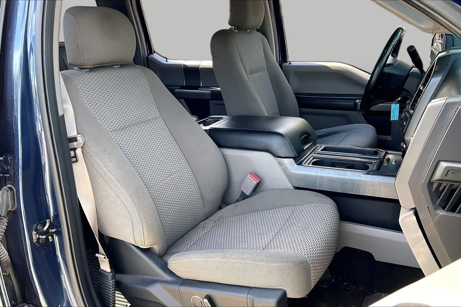 Used 2017 Blue Jeans Metallic Ford XLT image 9