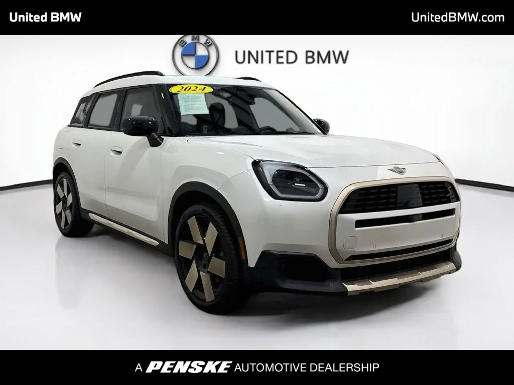 Used 2025 White Metallic MINI  image 3