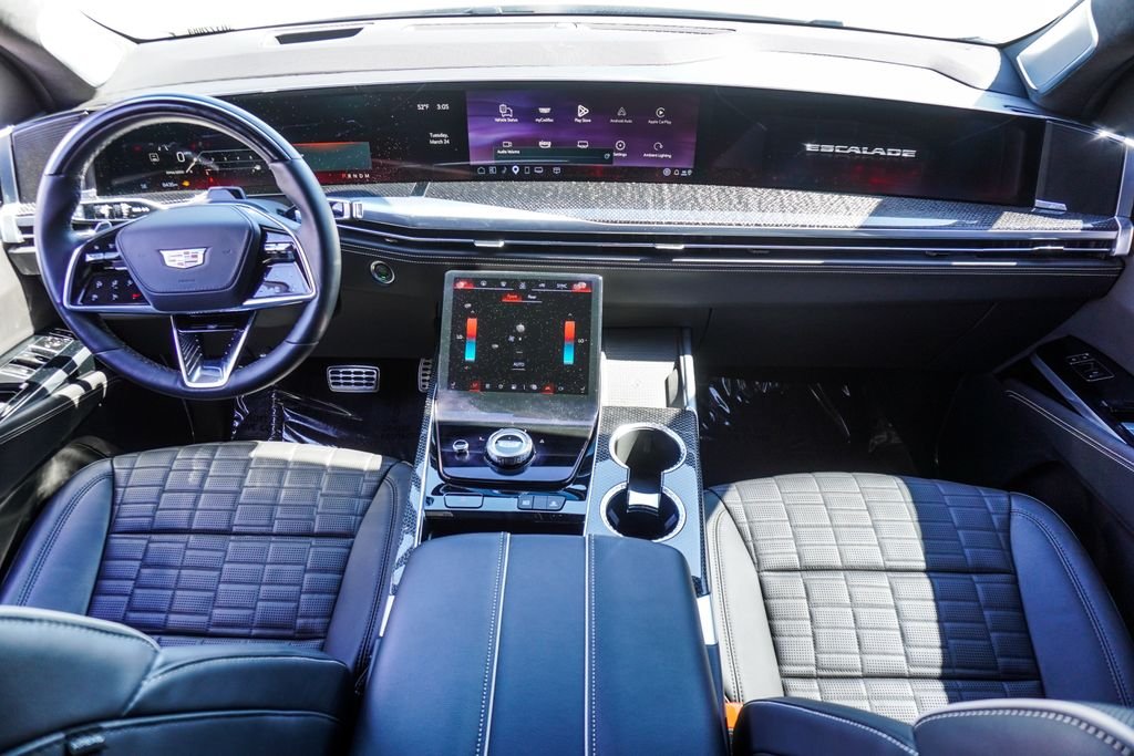 Used 2025 White Cadillac V-Series image 17