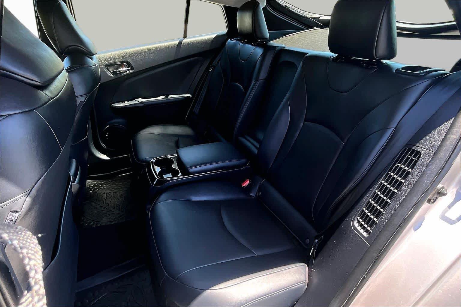 Used 2017 Titanium Glow Toyota Premium image 21