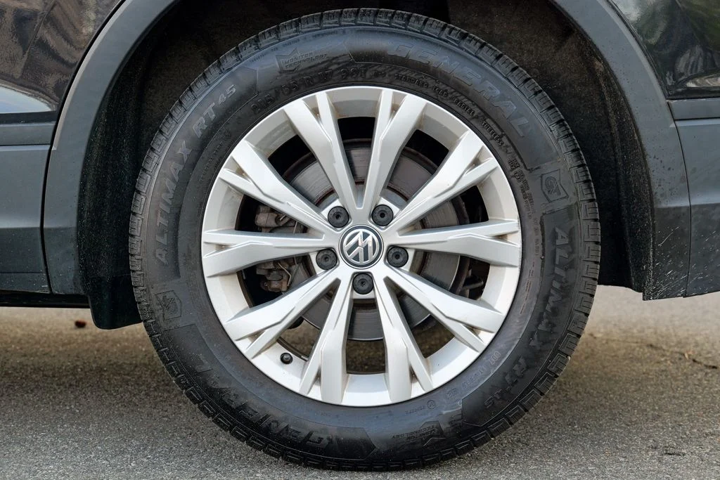 Used 2019 Platinum Gray Metallic Volkswagen 2.0T SE image 14
