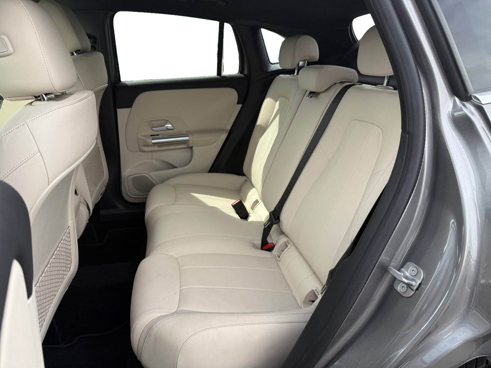 Used 2025 Mountain Gray Metallic Mercedes-Benz GLA 250 image 16