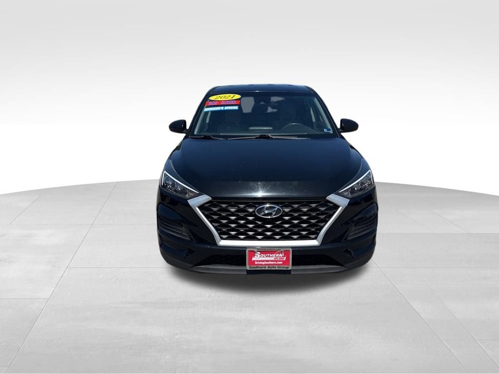 Used 2021 Black Hyundai SE image 9