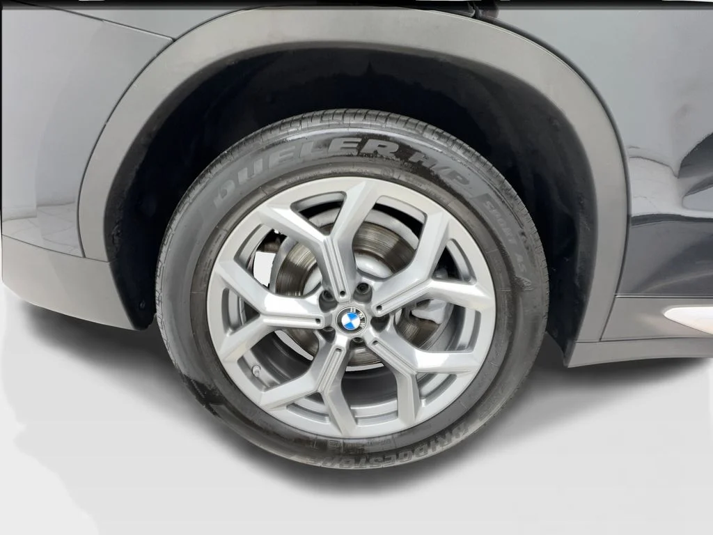 Used 2024 Black BMW sDrive30i image 14