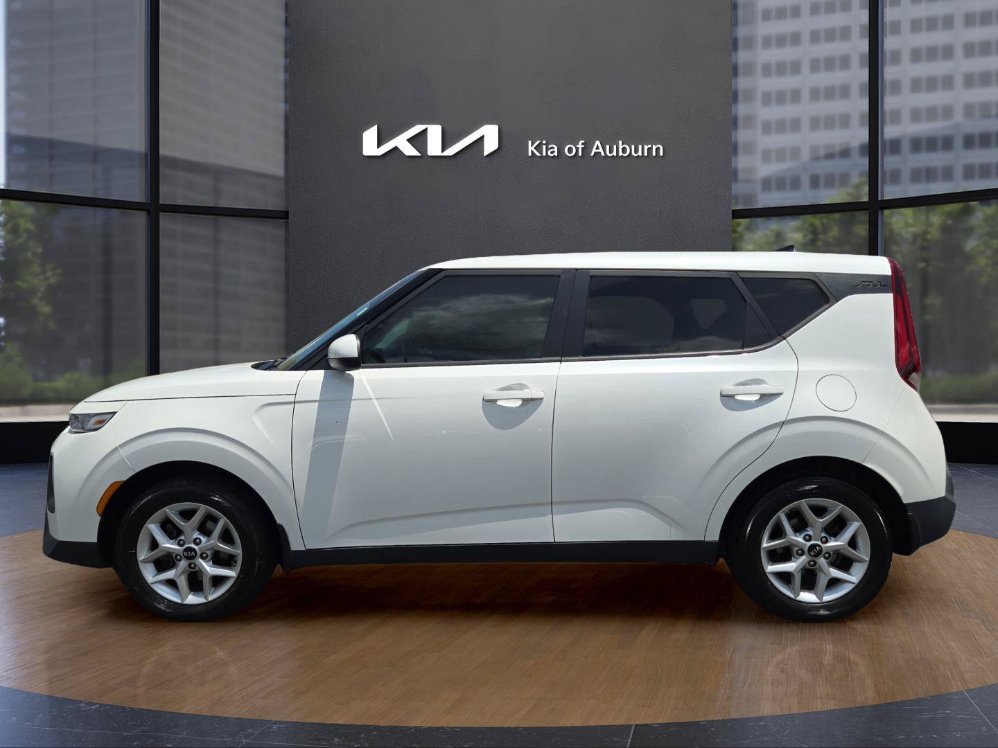 Used 2020 White Kia S image 9