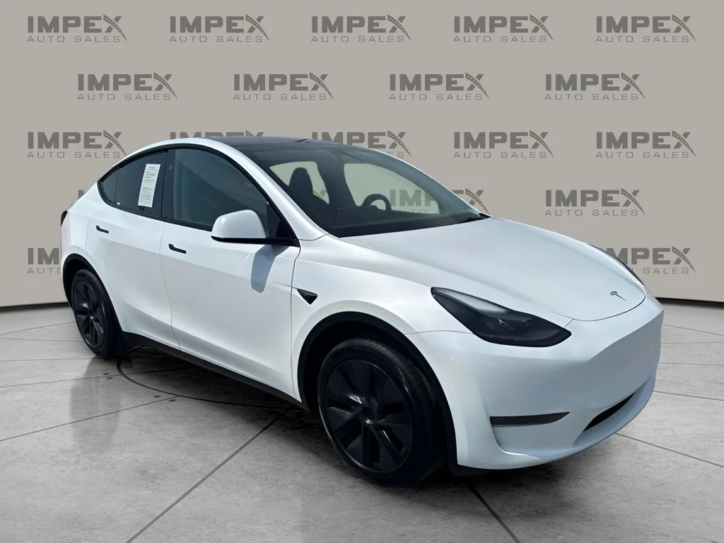 Used 2025  Tesla Long Range image 7