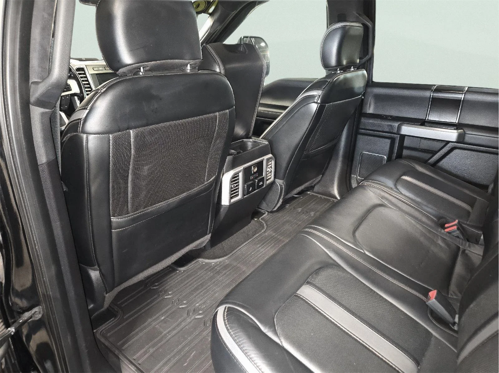 Used 2019 Agate Black Ford Platinum image 38