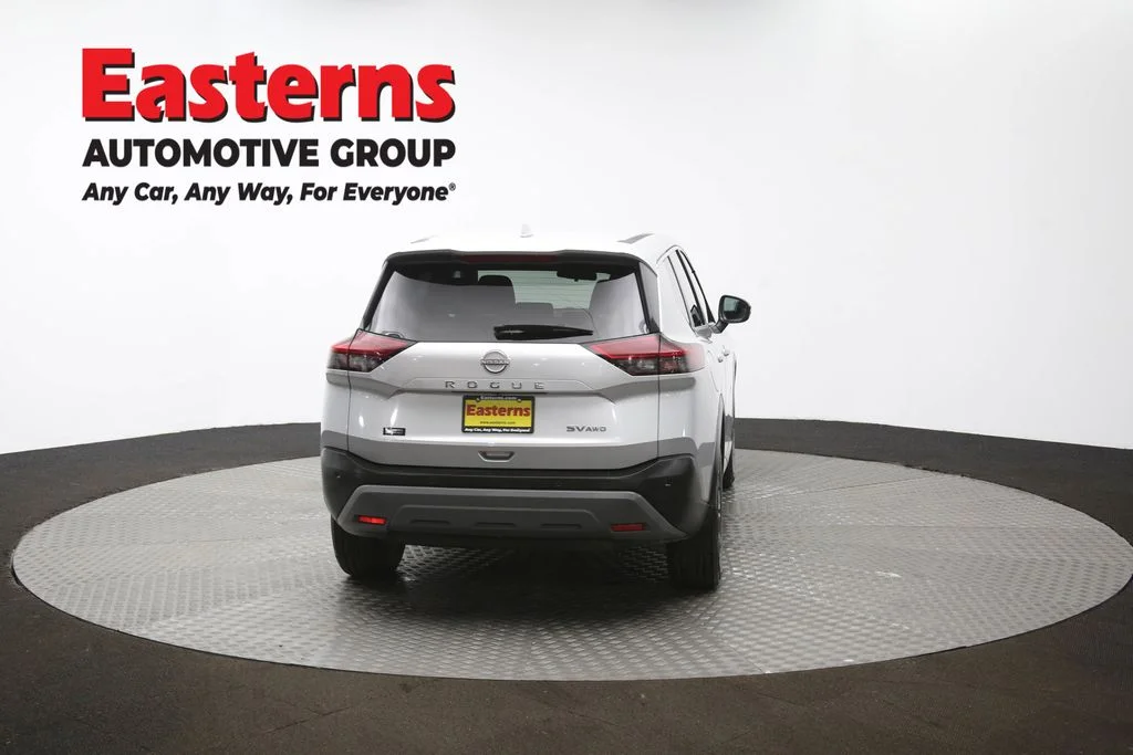 Used 2022 Silver Nissan SV image 39