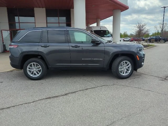 New 2026 Baltic Gray Metallic Clear-Coat Exterior Paint Jeep Laredo X image 10