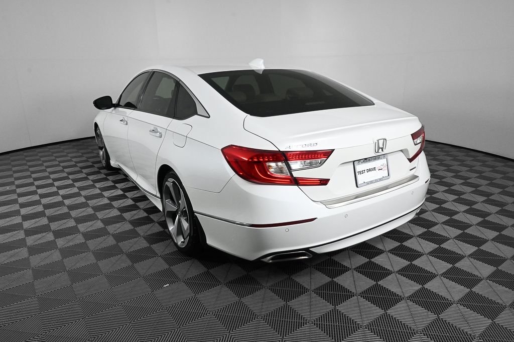 Used 2018  Honda Touring image 4