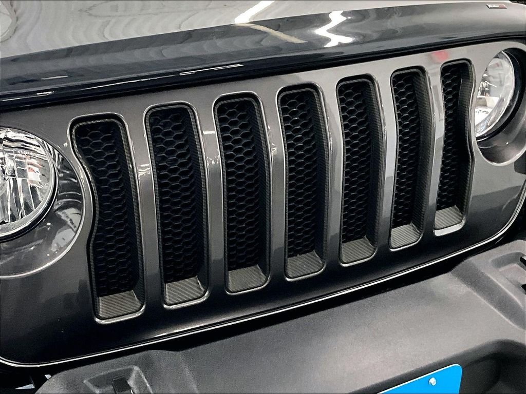 Used 2022 Granite Crystal Metallic Clearcoat Jeep Sport S image 29