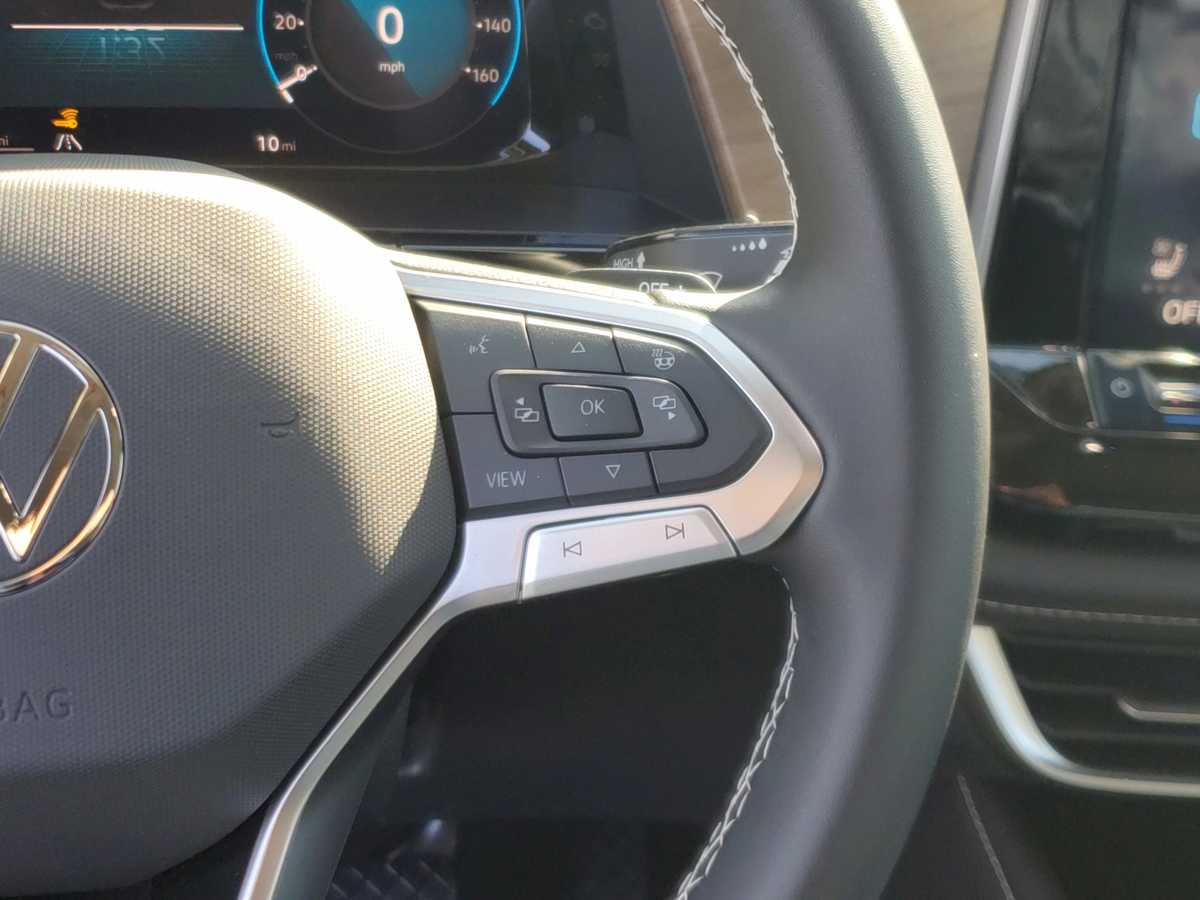 New 2026 Silver Volkswagen 2.0T SE w/Technology image 23