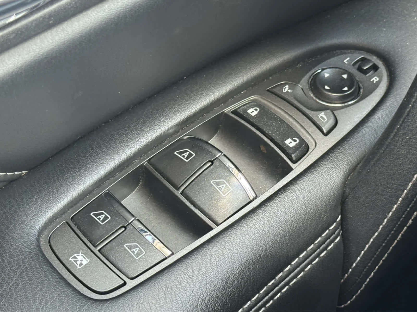 Used 2020 Black Obsidian INFINITI LUXE image 21