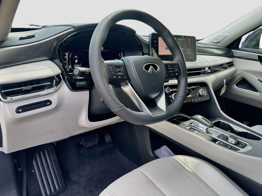 New 2027 MINERAL BLACK INFINITI Luxe FWD image 9
