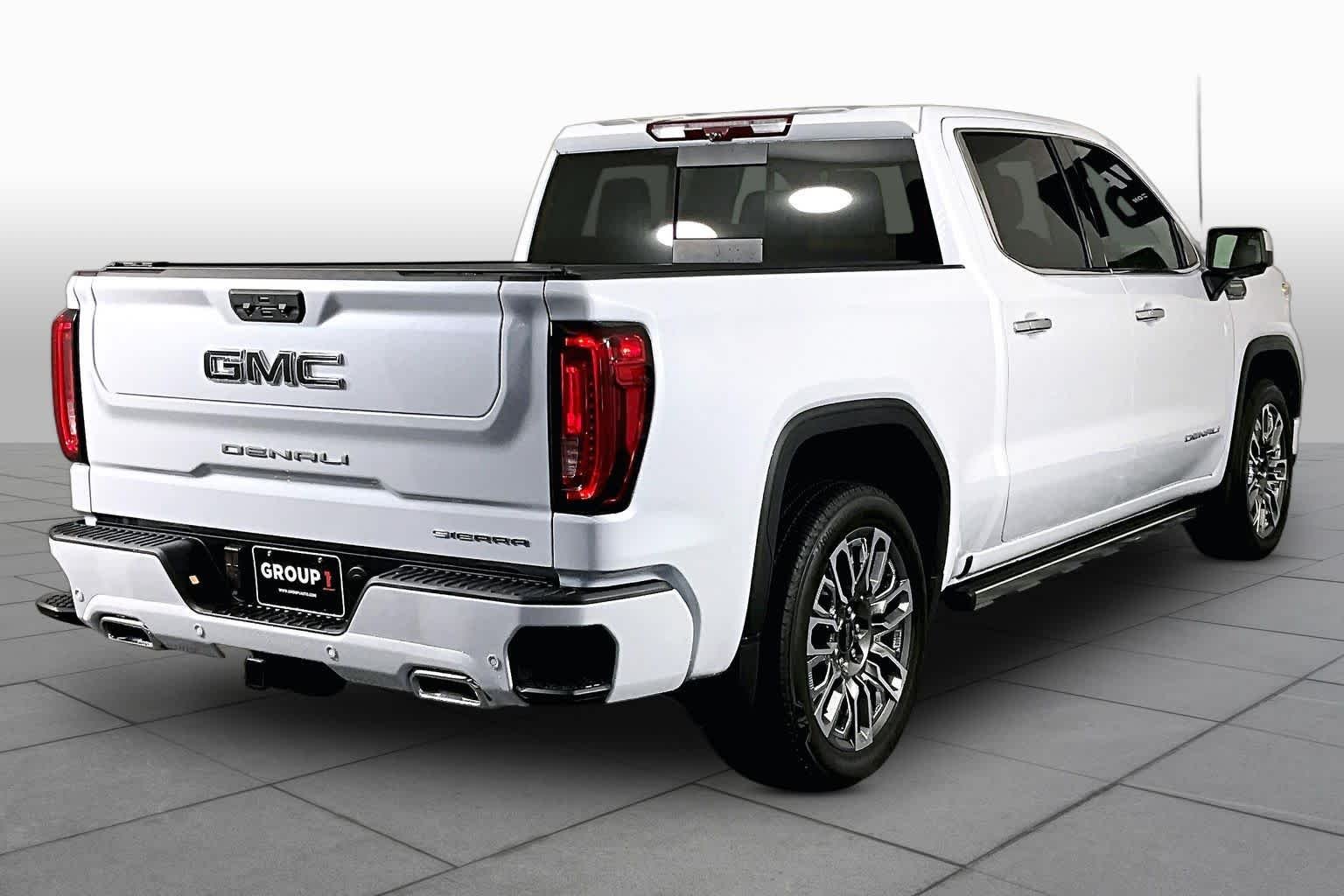 Used 2026 Glacier White Tricoat GMC Denali Ultimate image 12