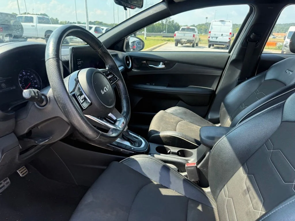 Used 2023 White Kia GT-Line image 4