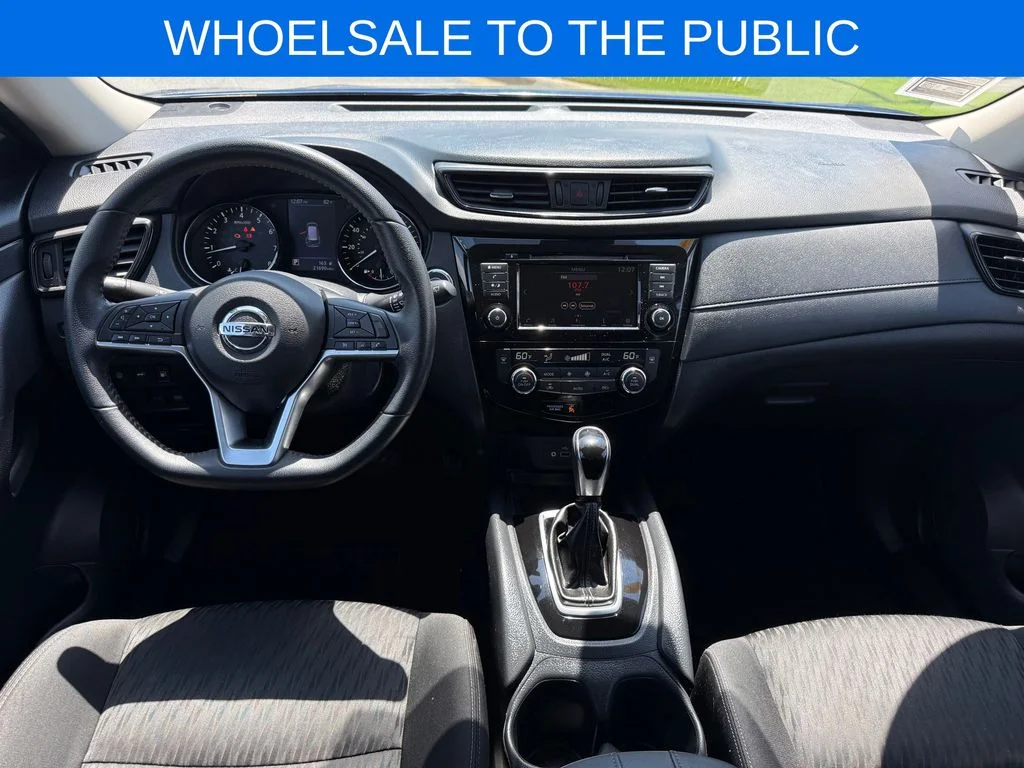 Used 2020 Blue Nissan SV image 7