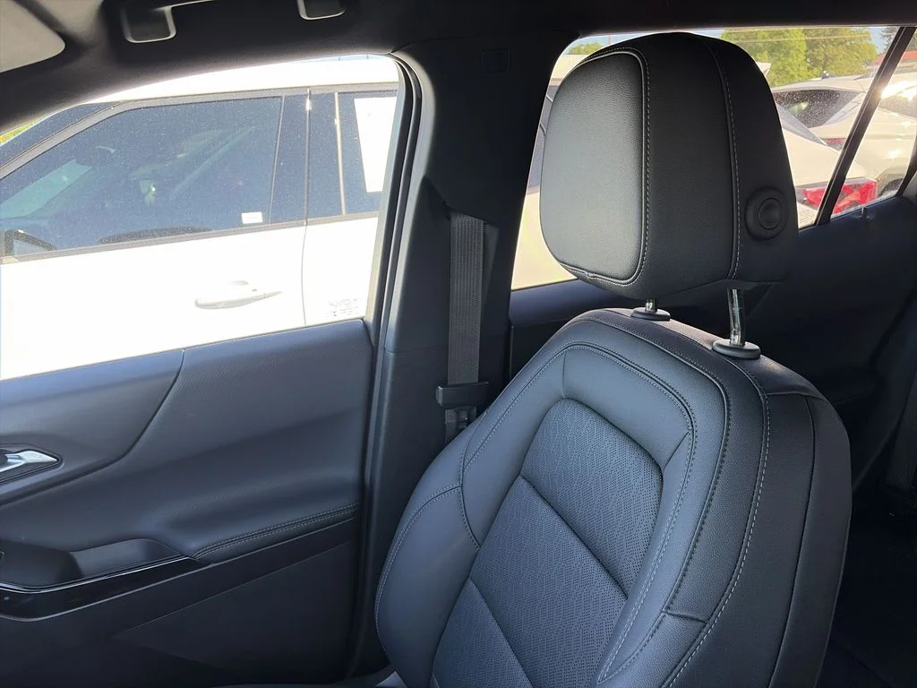 Used 2025 White Chevrolet LT image 22