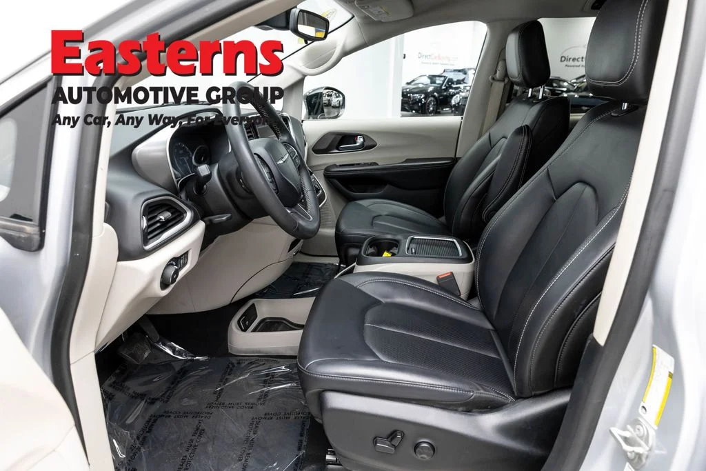 Used 2024 Silver Chrysler Touring L image 14