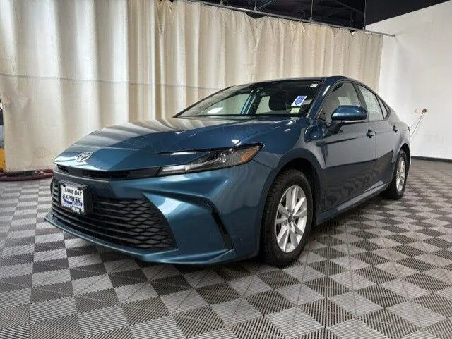 Used 2025 Ocean Gem Toyota LE image 6