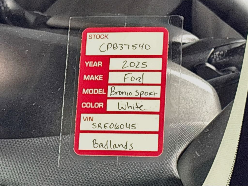 Used 2025 White Ford Badlands image 24