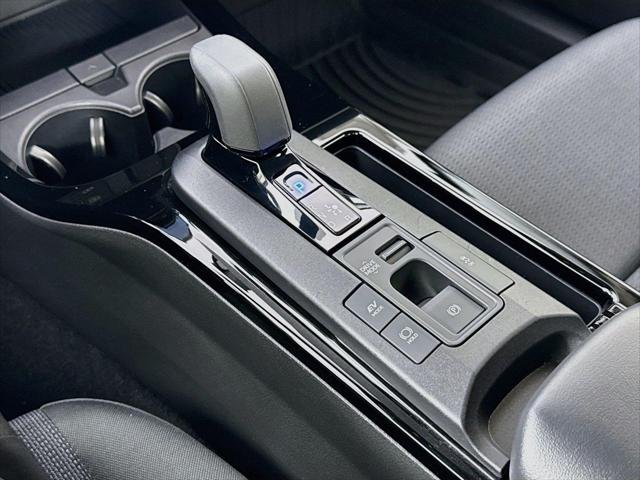 Certified Used 2025 WIND CHILL PEARL Toyota  image 24