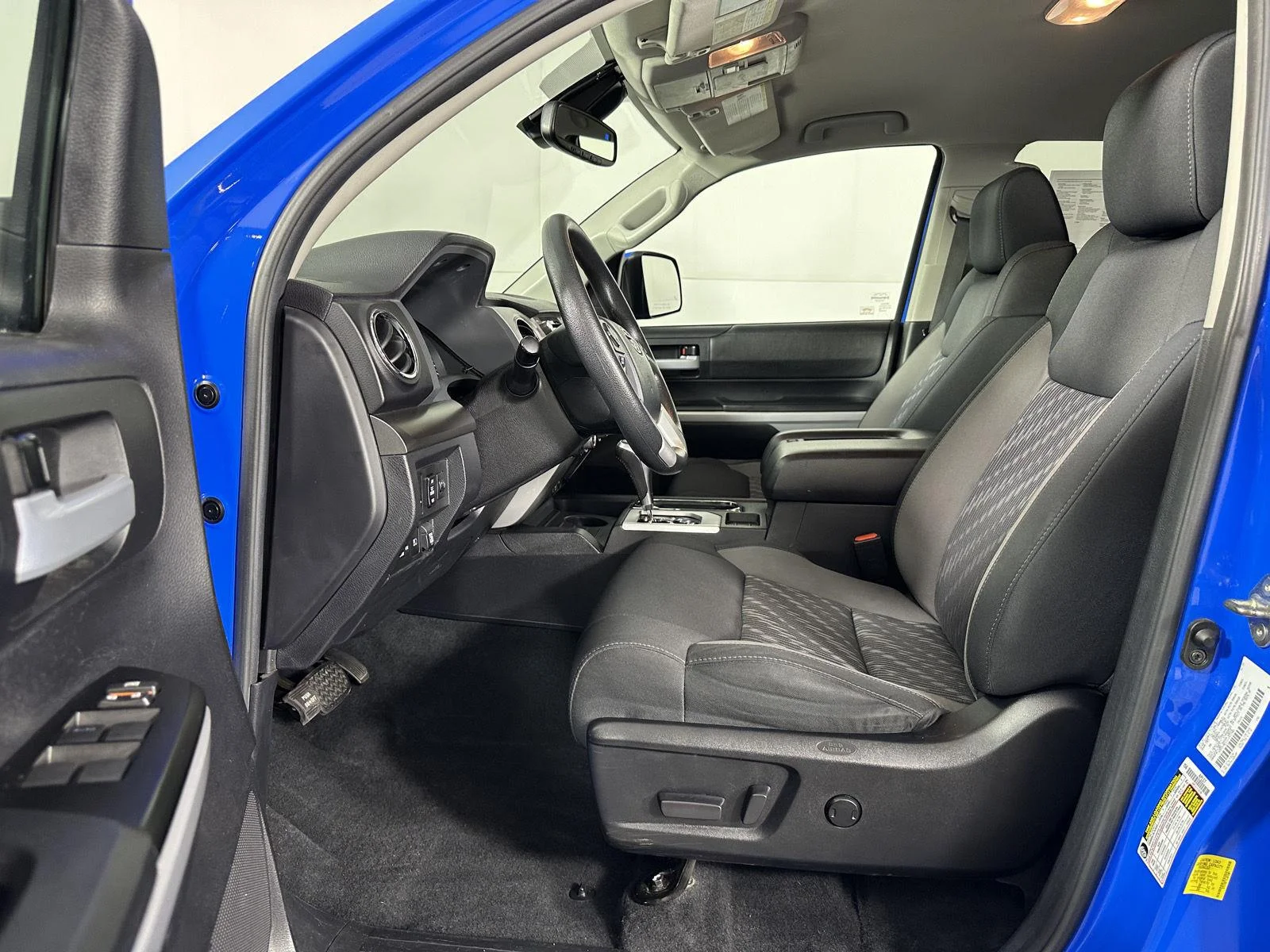 Used 2020 Voodoo Blue Toyota SR5 image 19