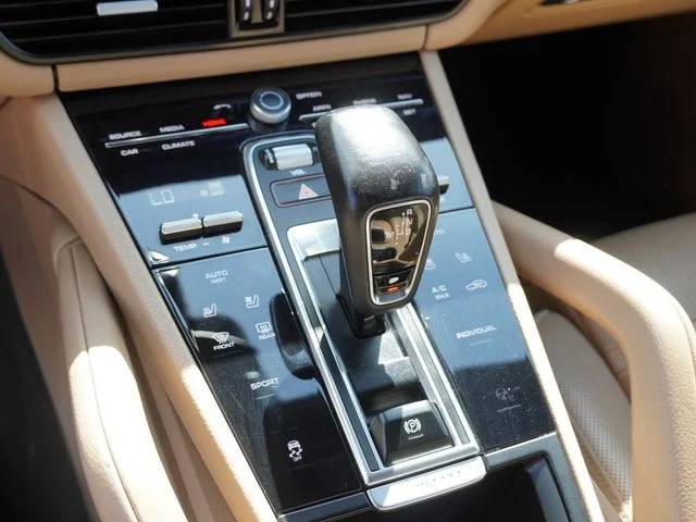 Used 2020  Porsche Base image 26