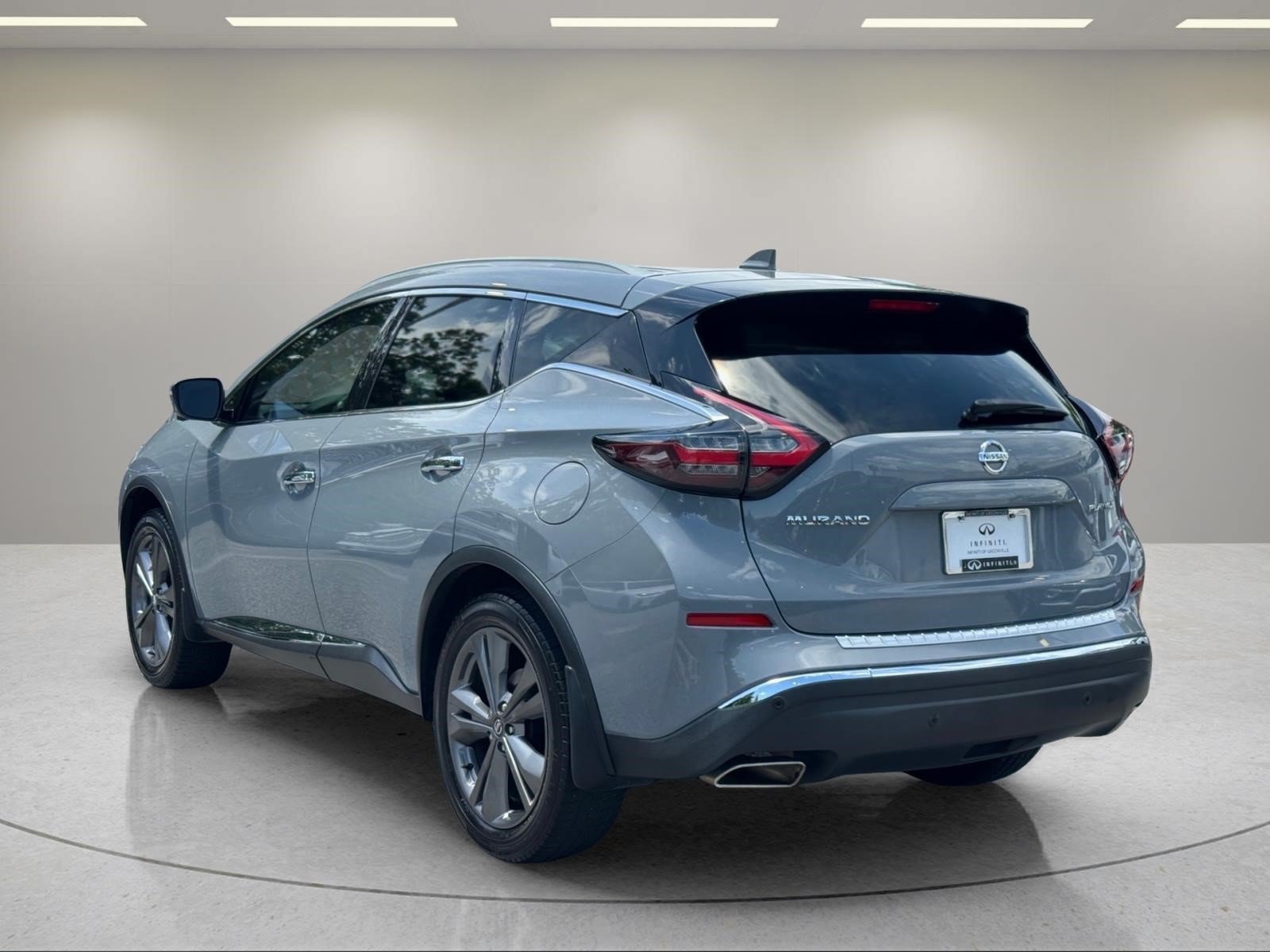 Used 2022 Boulder Gray Pearl Nissan Platinum image 3