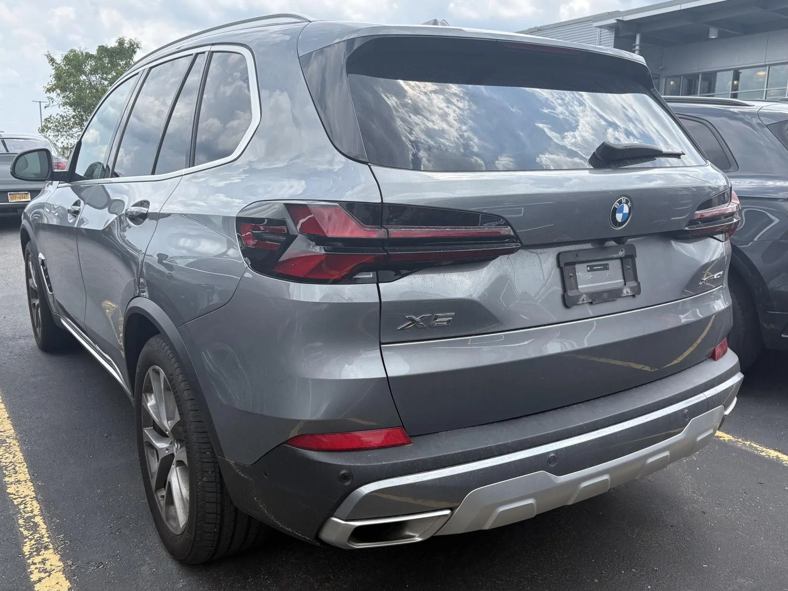 Used 2024 Skyscraper Grey Metallic BMW xDrive40i image 4
