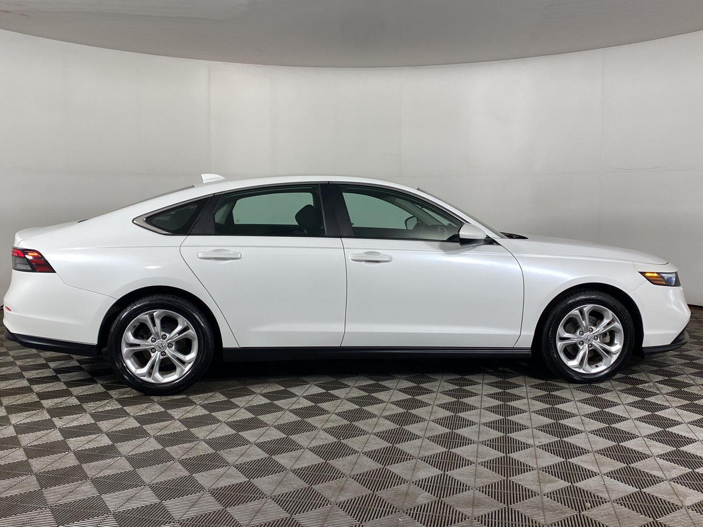 Used 2023 Platinum White Pearl Honda LX image 7