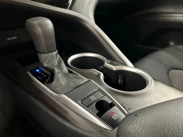 Used 2021 White Toyota LE image 17