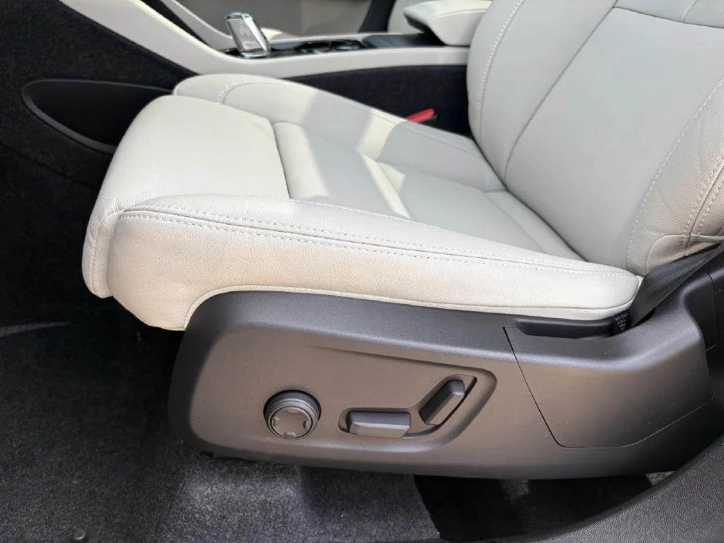2026 Volvo XC40 Plus - Photo 13