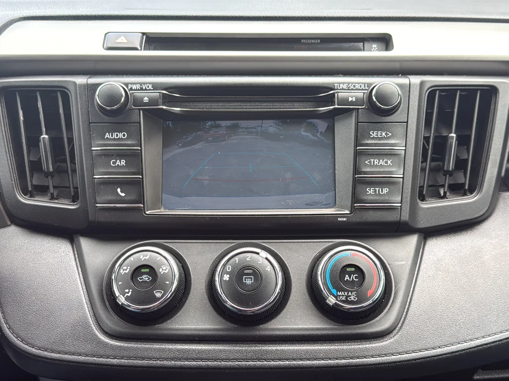 Used 2016 White Toyota LE image 19