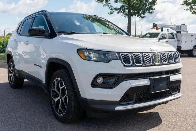 New 2026 Bright White Clear-Coat Exterior Paint Jeep Limited image 5