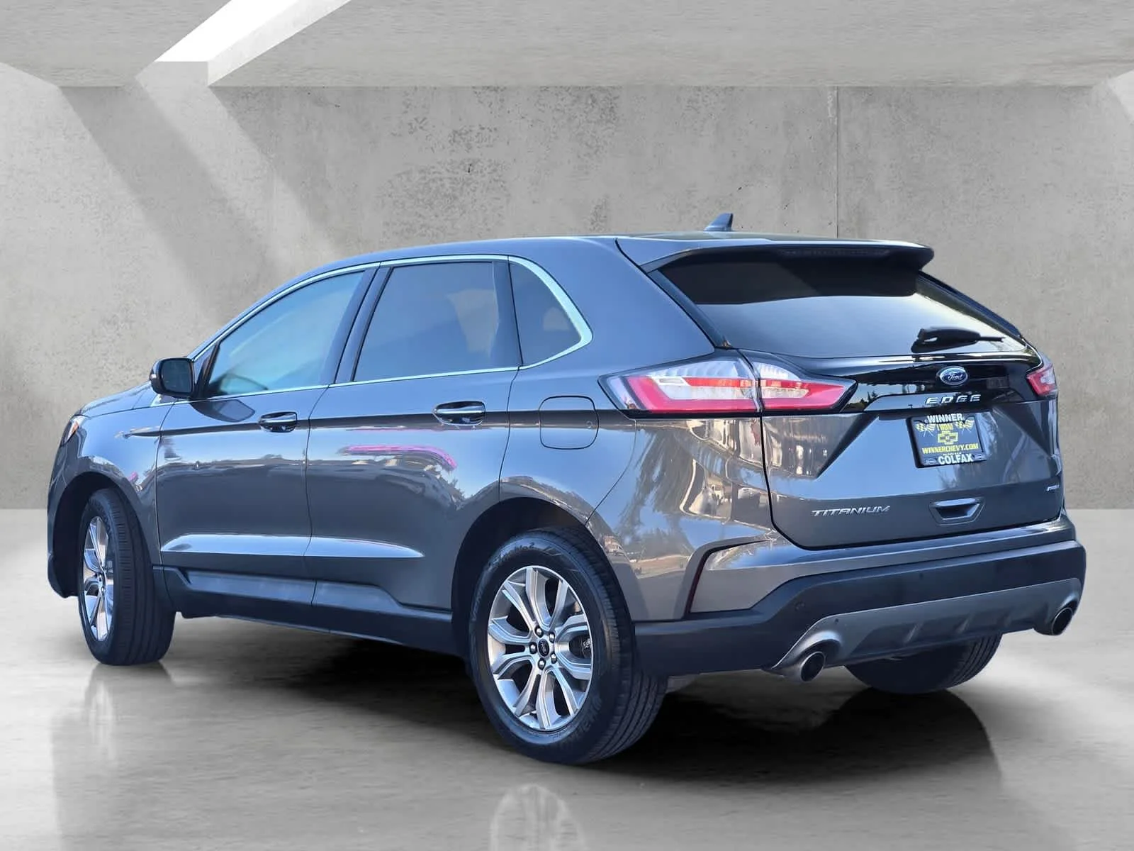 Used 2024  Ford Titanium image 6